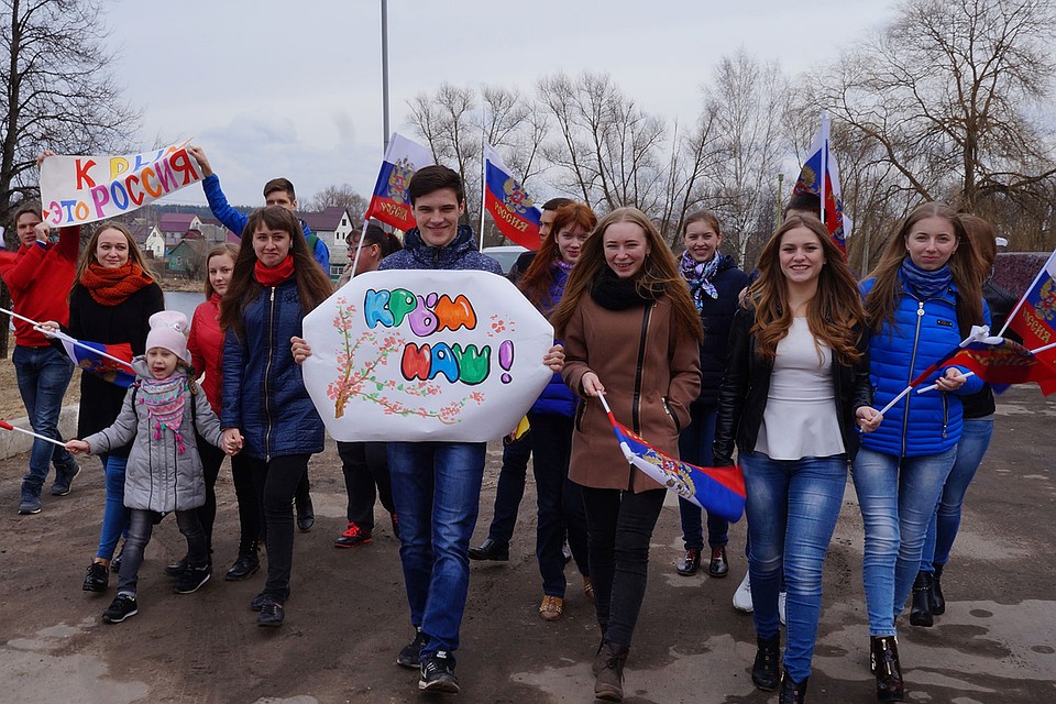 Торжественные митинги, посвященные воссоединению Крыма с Россией, также прошли в городах и районах Брянской области.