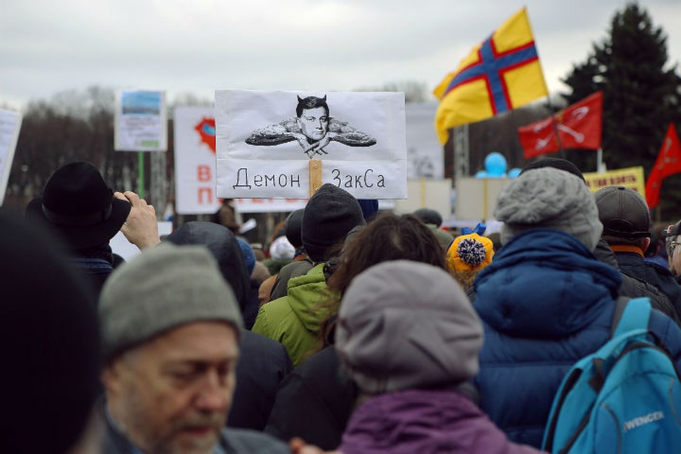 В создании демонического плаката подозревают помощников депутатов