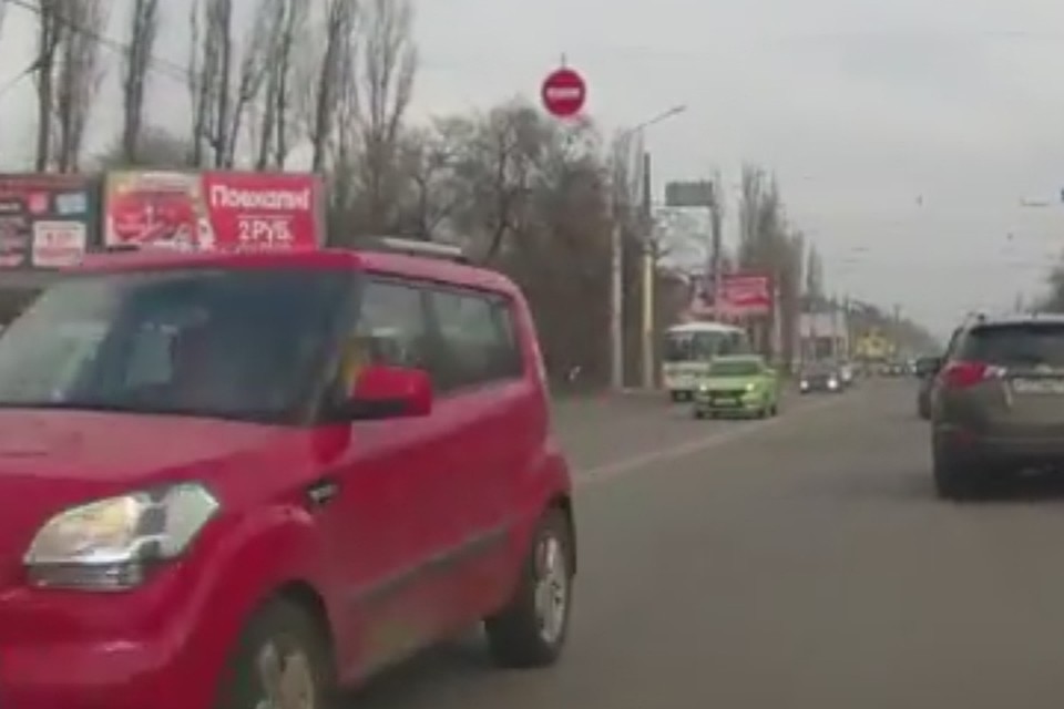Женщина на встречной наделала переполоху у ДК Кирова.