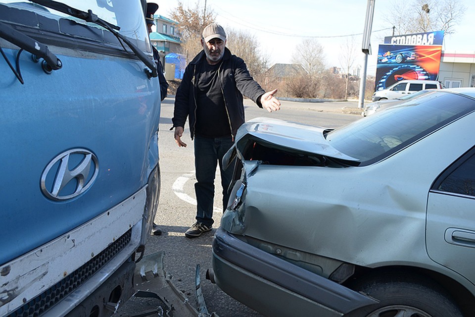 В Хабаровске автобус, спасаясь от полиции, угодил в ДТП