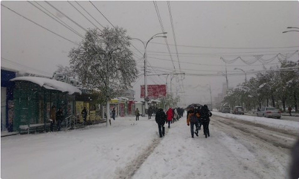 Из-за снега заблокированы 11 трасс.