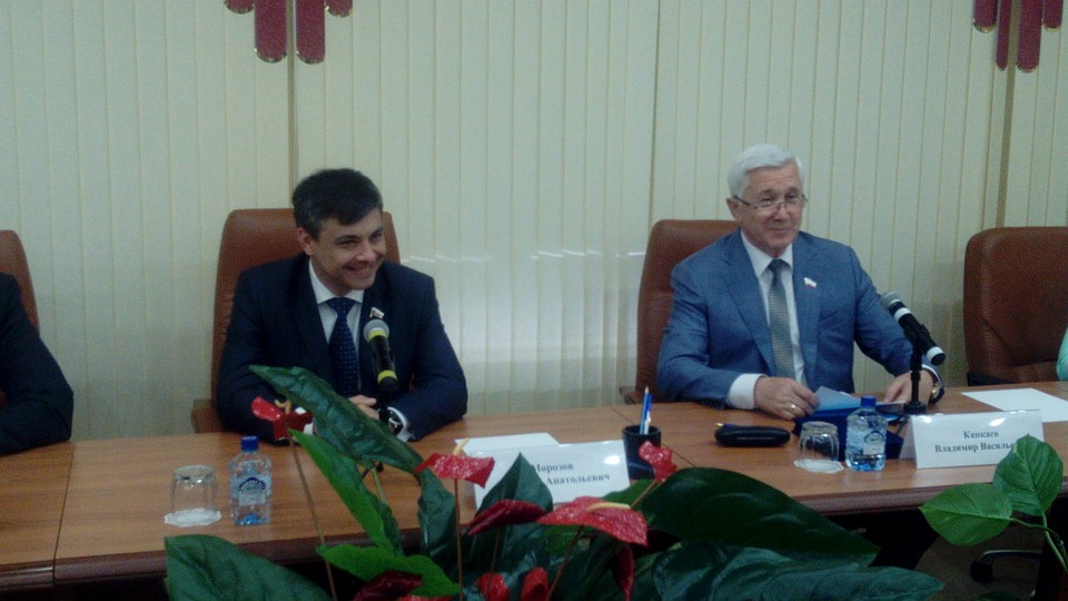По словам депутата, бороться надо не с производителями сигарет, а с курением.