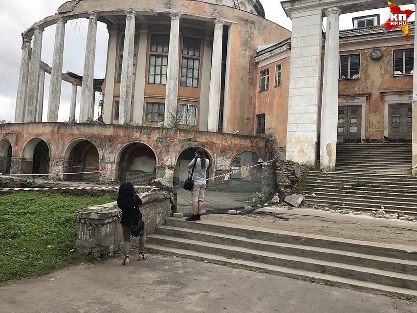 Сейчас место происшествия оцеплено.