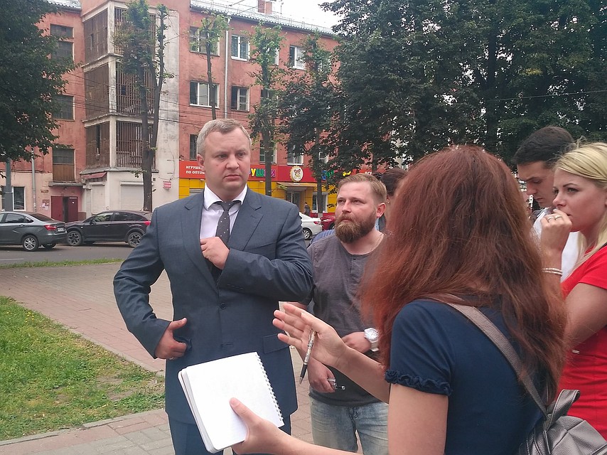 В Ярославле состоялась встреча директора департамента городского хозяйства мэрии Ярославля Михаила Кузнецова с журналистами. Темой для разговора стал проспект Ленина