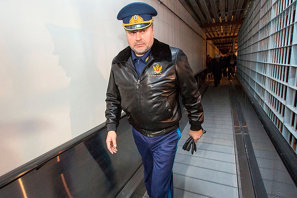 Коршунов написал рапорт на увольнение, после чего генерала, которому теперь грозит 10 лет тюрьмы, отправили в заслуженный отпуск. Фото: Сергей Куликов / Интерпресс / ТАСС