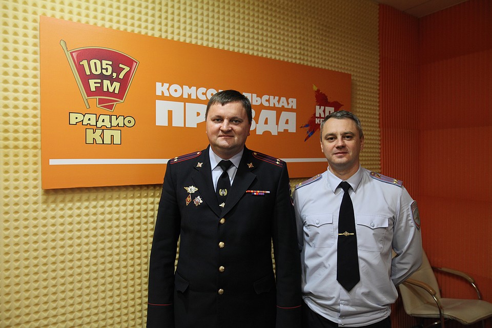 Начальник ГИБДД Пятигорска Андрей Порублев и замначальника отдела пропаганды безопасности дорожного движения УГИБДД по СК Евгений Синицын