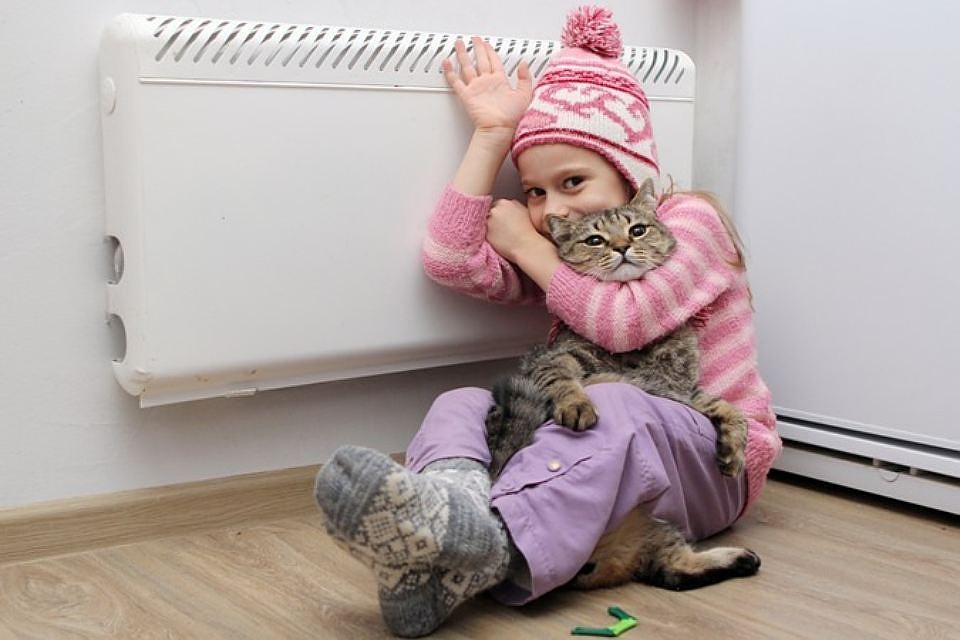 Если температура окажется меньше той, что положена по нормам, тогда нужно обратиться с жалобой.