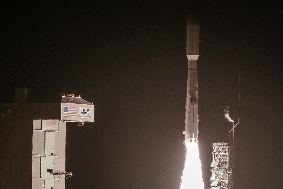 Запуск американской ракеты-носителя Atlas 5, на нижнюю ступень которой устанавливают РД-180