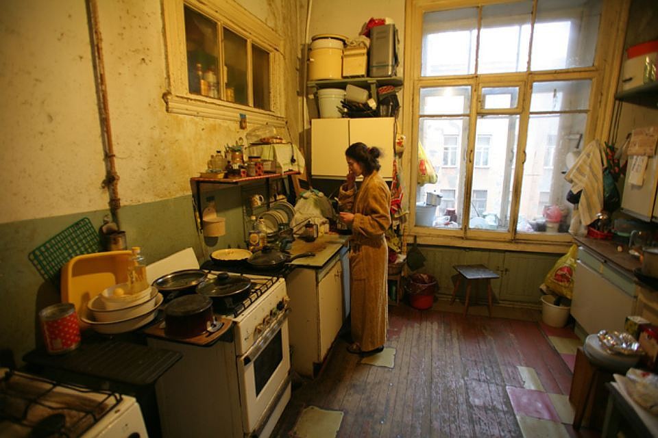 В Петербурге в самом начале года расселили около 3 тыс. коммунальных квартир В Петербурге в самом начале года расселили около 3 тыс. коммунальных квартир