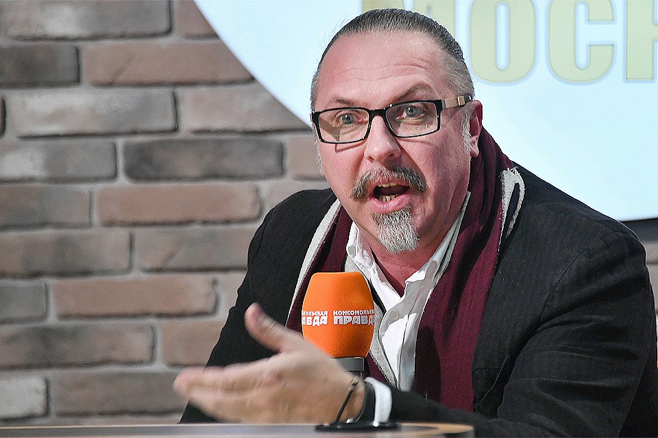 Юрий Грымов в студии радио "Комсомольская правда".