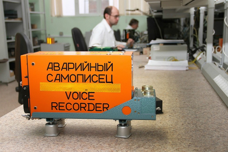 Эксперты Межгосударственного авиационного комитета достали из рухнувшего в Нелькане самолета два черных ящика