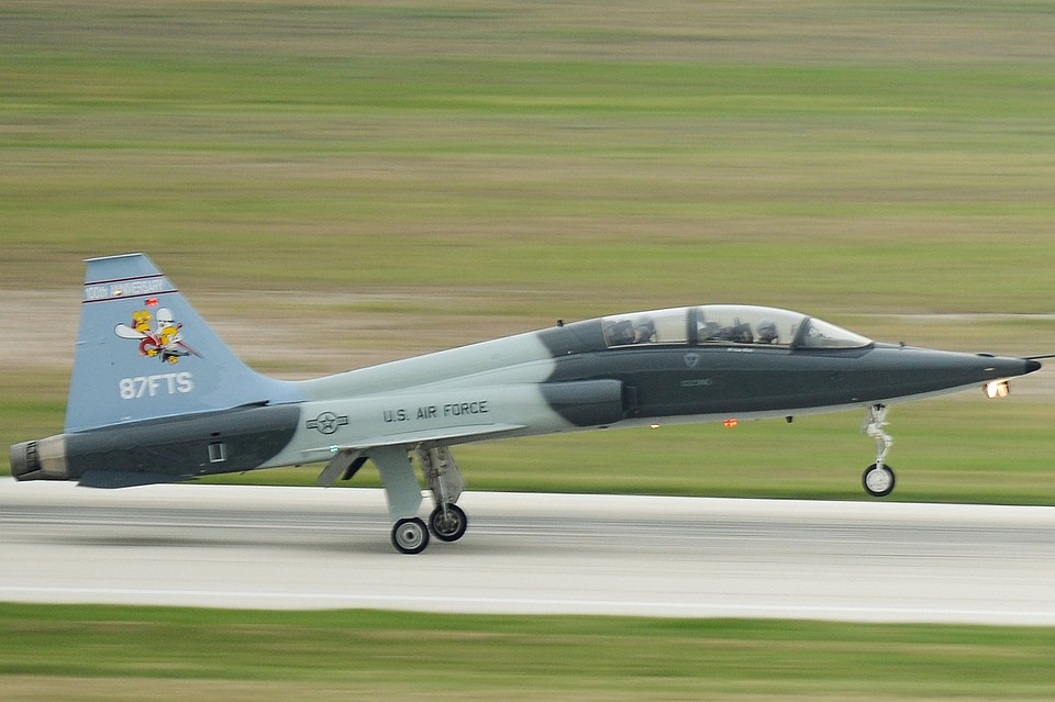 Сверхзвуковой истребитель T-38 Talon