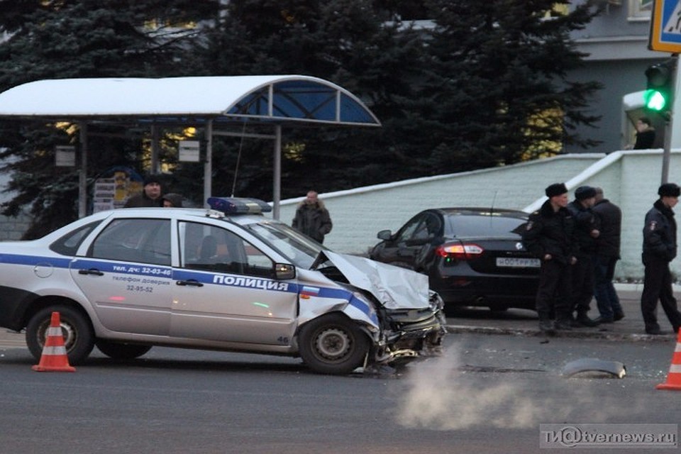 Пенсионер протаранил полицейский автомобиль Фото: ТИА