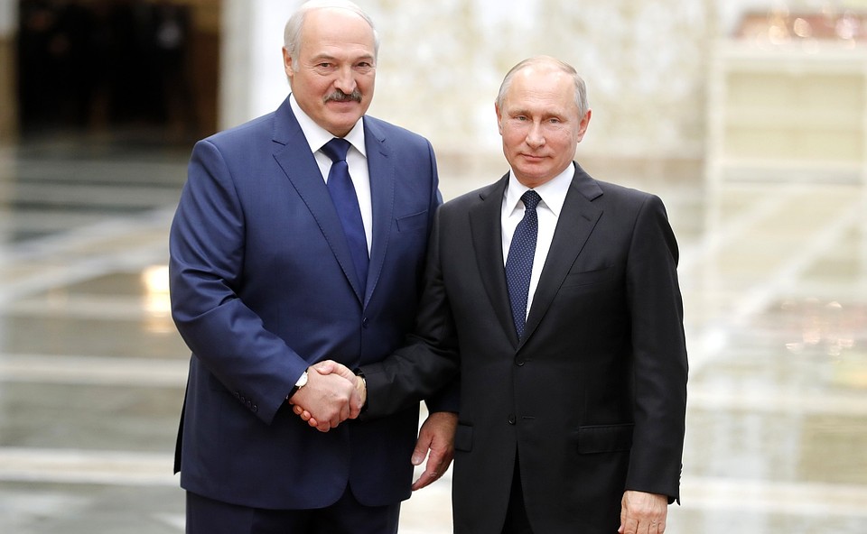 Белорусский лидер Александр Лукашенко и президент РФ Владимир Путин