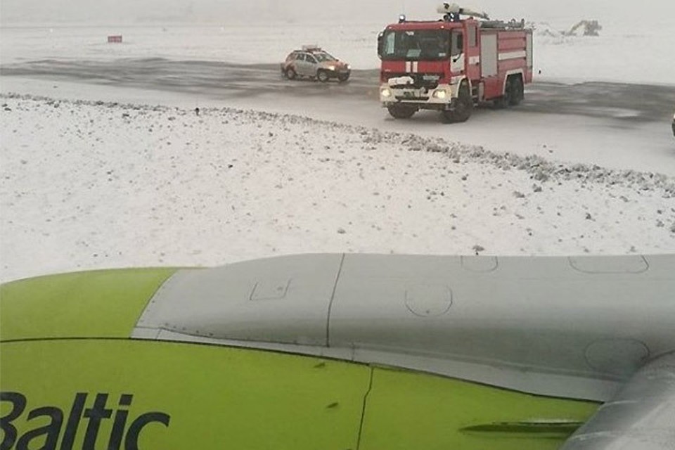 Самолет AirBaltic с министром транспорта Латвии попал в аварию в Шереметьево. Фото: с сайта kommersant.ru