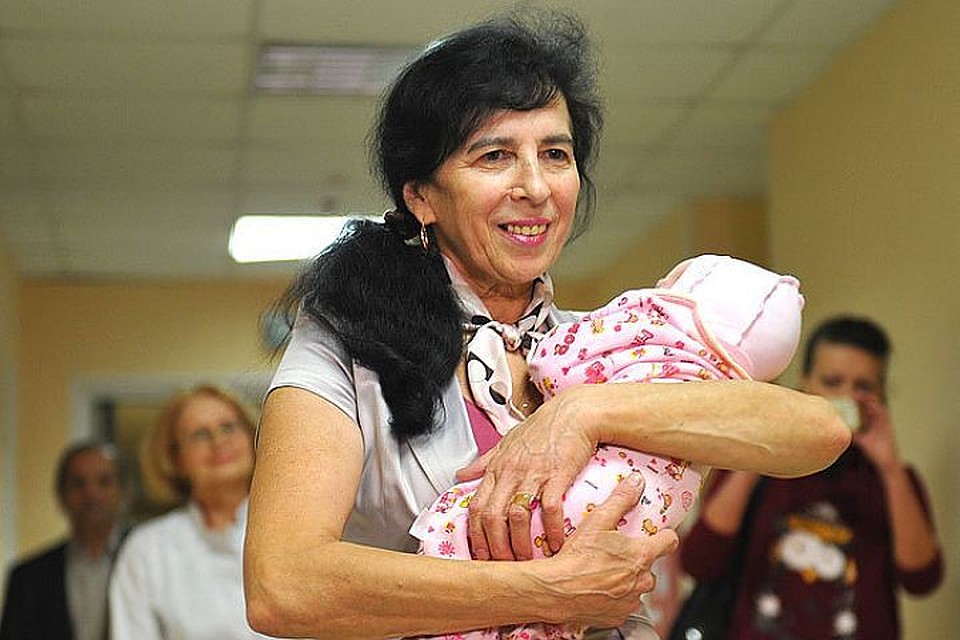 Галина Шубенина с новорожденной Клеопатрой.