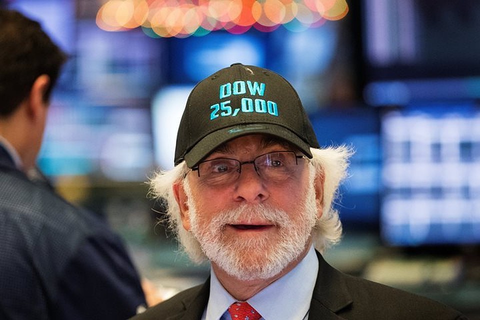 Американский индустриальный фондовый индекс Dow Jones превысил показатель в 25 тыс. пунктов Американский индустриальный фондовый индекс Dow Jones превысил показатель в 25 тыс. пунктов