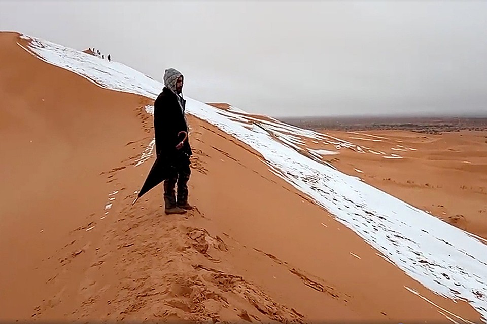 Cнег быстро покрыл песчаные дюны