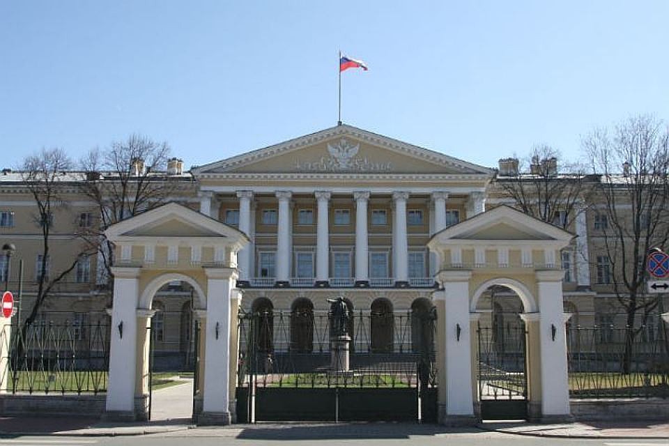 В администрации Петербурга от такого контента открестились.
