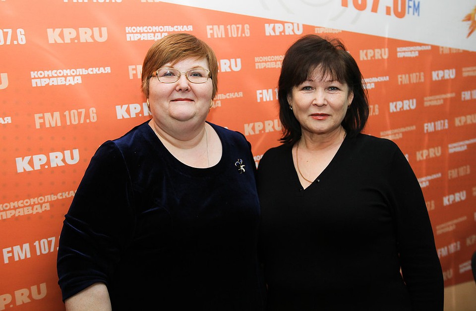 Марина Белоусова, заместитель министра социальной политики и труда УР и Татьяна Храмцова, начальник отдела социальных выплат отделения Пенсионного фонда