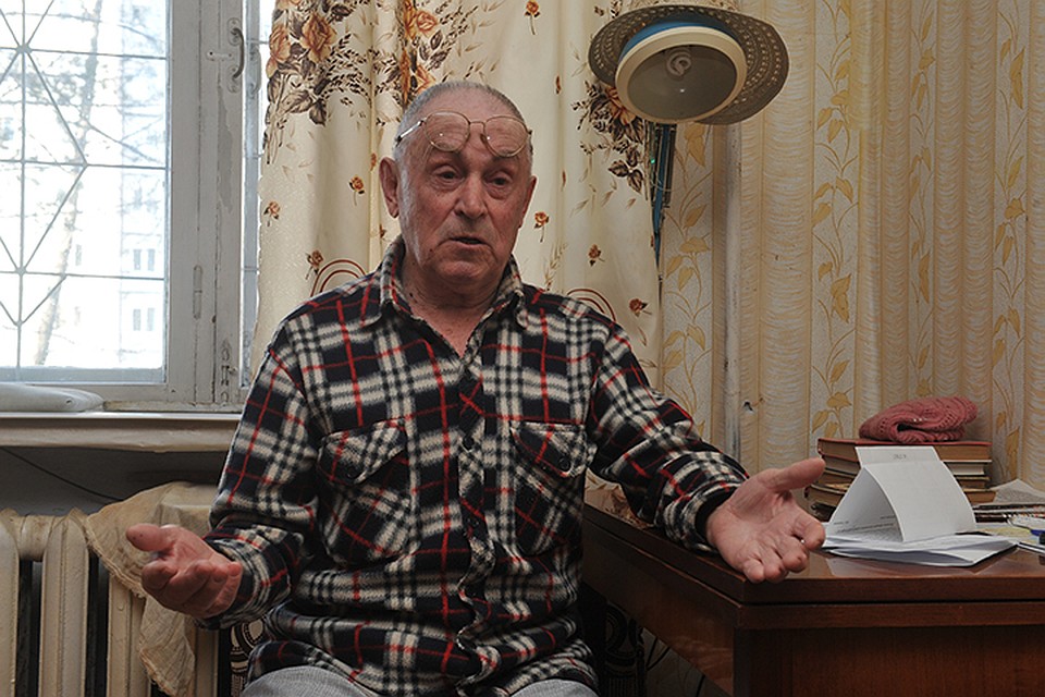 Хабаровский пенсионер много лет добивается отмены тарифа, который подняли, подделав его подпись