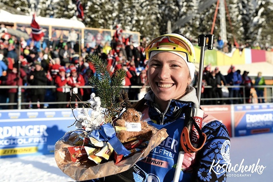 Дарья Домрачева принимает поздравления. Фото: vk.com/biathlon_online