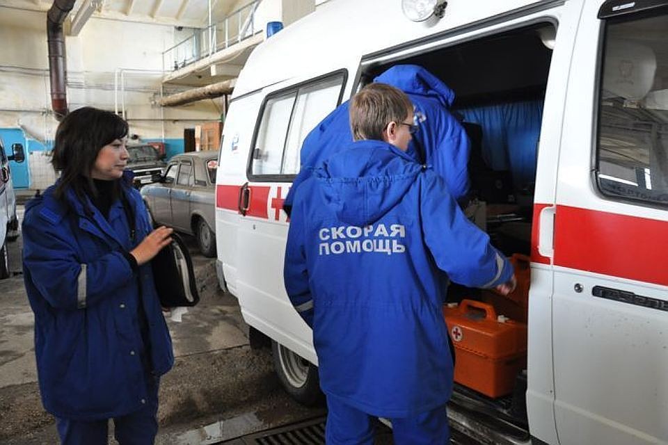 В Кемерове 29-летняя женщина выпала из окна 3-го этажа В Кемерове 29-летняя женщина выпала из окна 3-го этажа