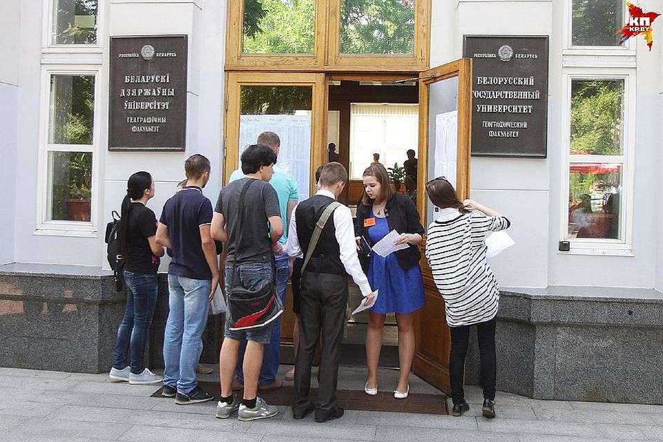 Первым абитуриенты сдают тест по белорусскому языку