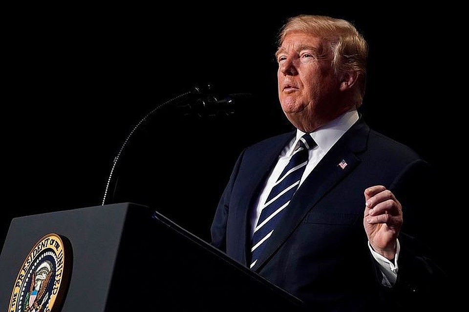 Президент США Дональд Трамп на Национальном молитвенном завтраке