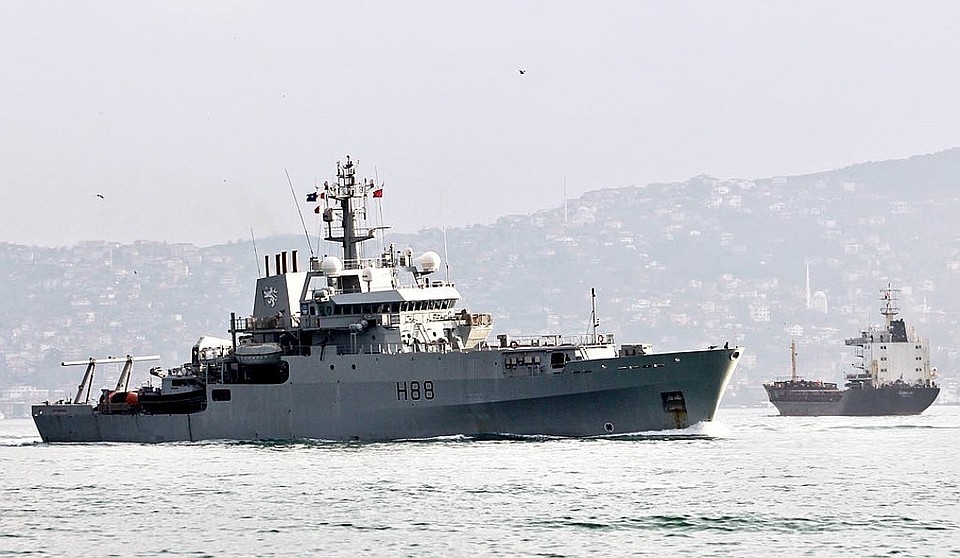 Российский корабль «Кызыл-60» и британский HMS Enterprise разошлись в штатном режиме