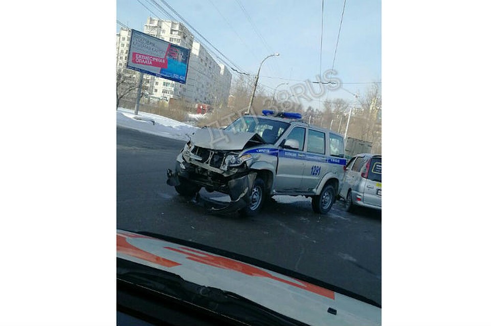ДТП в Иркутске: столкнулись автомобиль Росгвардии и иномарка. Фото: "ДТП38".