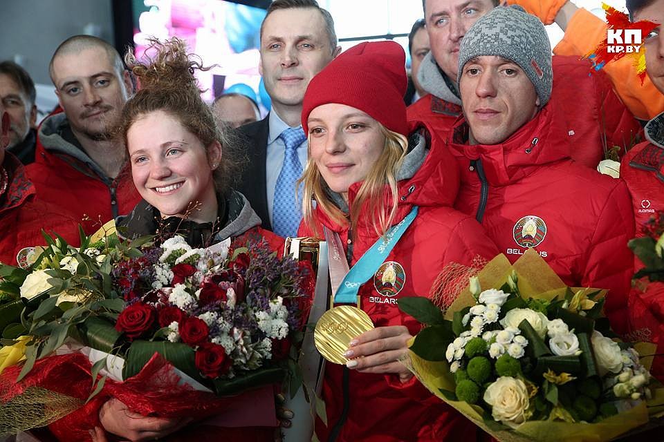 Сегодня наши олимпийцы прилетели домой.