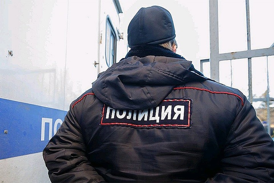 Полицейские будут выяснять что это за люди.