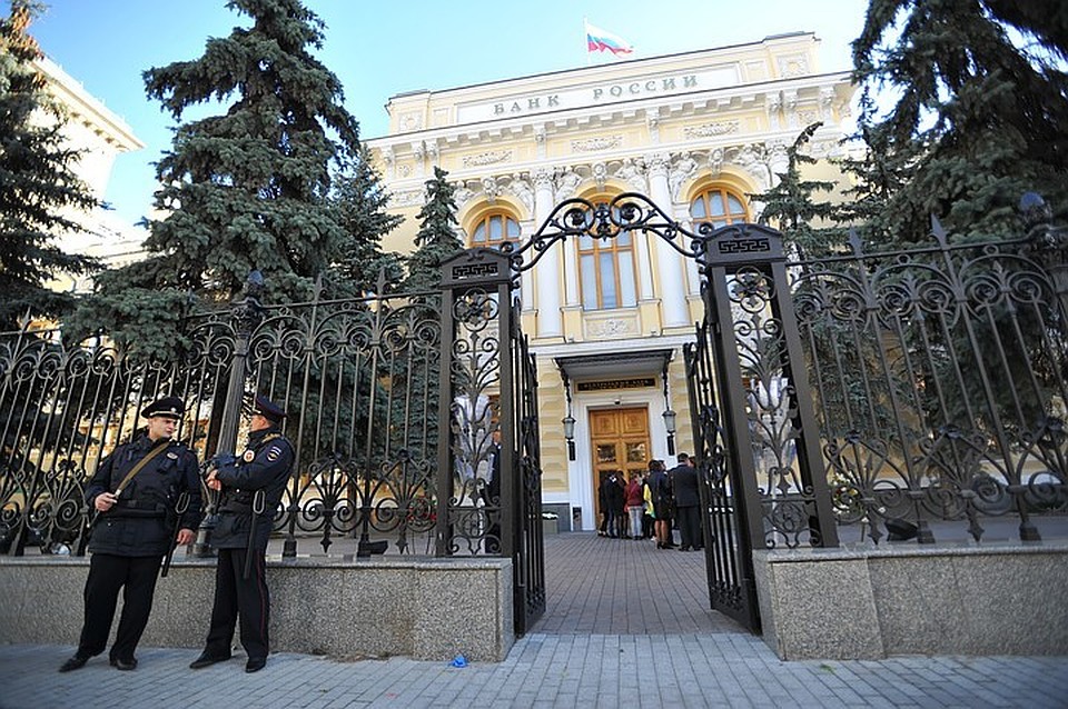 С 2007 года бюджетные резервы вкладывались в госбумаги стран Запада: деньгами налогоплательщиков Россия финансировала своих злейших конкурентов