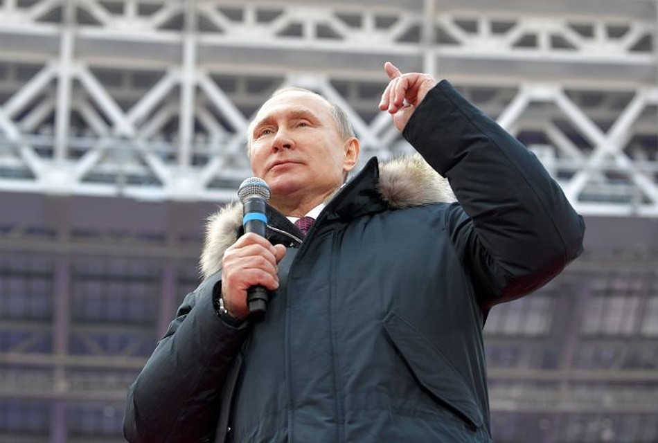 Кандидат в президенты РФ Владимир Путин в "Лужниках"