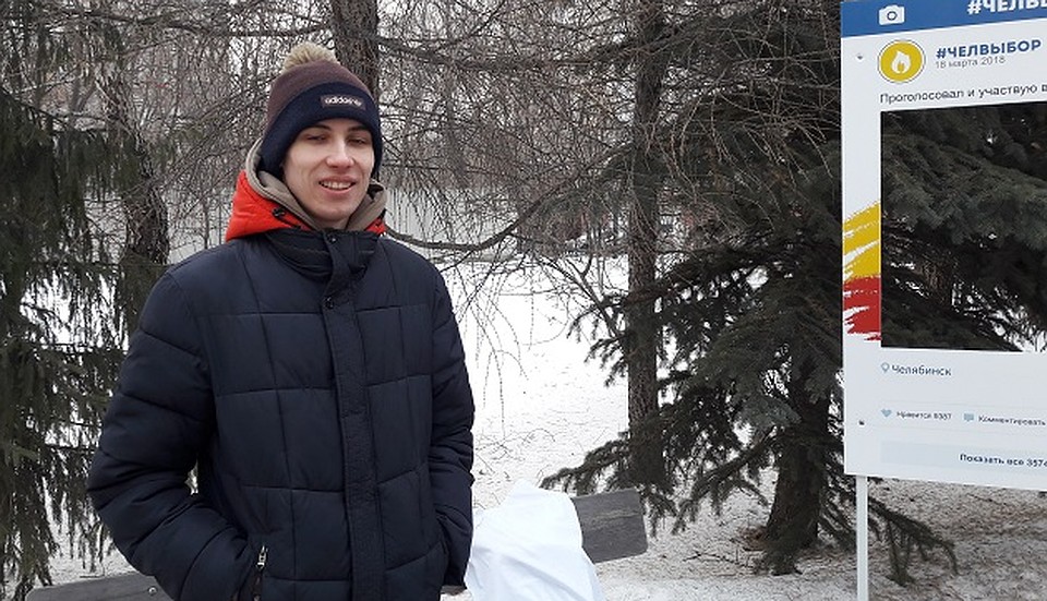Кандидату на обладание айфона нужно прийти на выборы, сфотографироваться и лидировать по количеству лайков в соцсетях. Фото: Любовь СЛАВИНА.