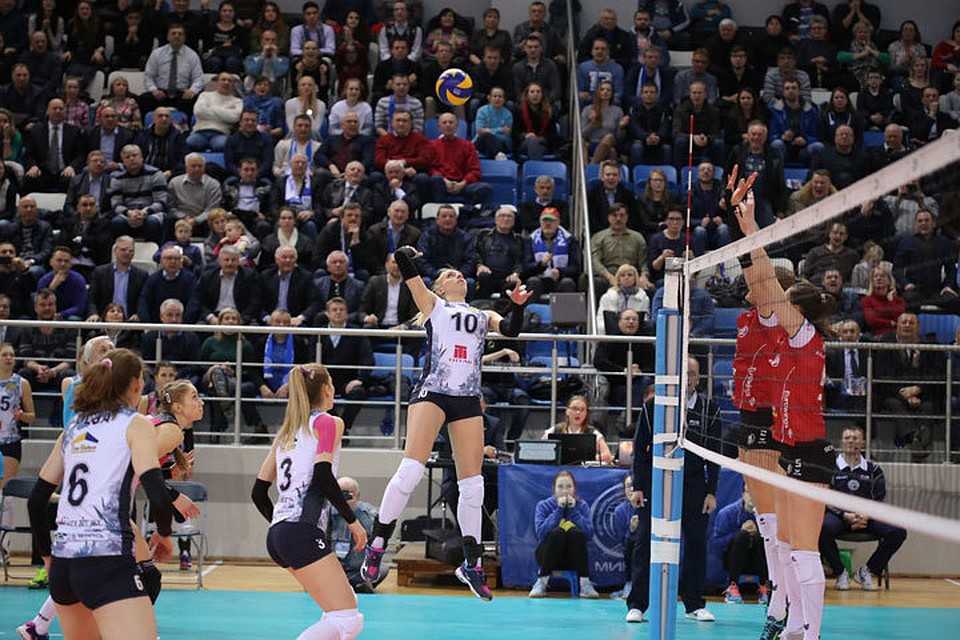 "Минчанка" вышла в финал Кубка ЕКВ. Атакует Екатерина Сокольчик №10. Фото: vk.com/vc.minsk