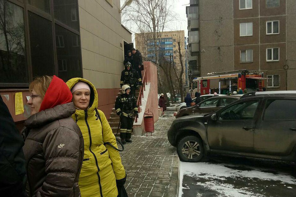 Эвакуировали сотрудников и посетителей.