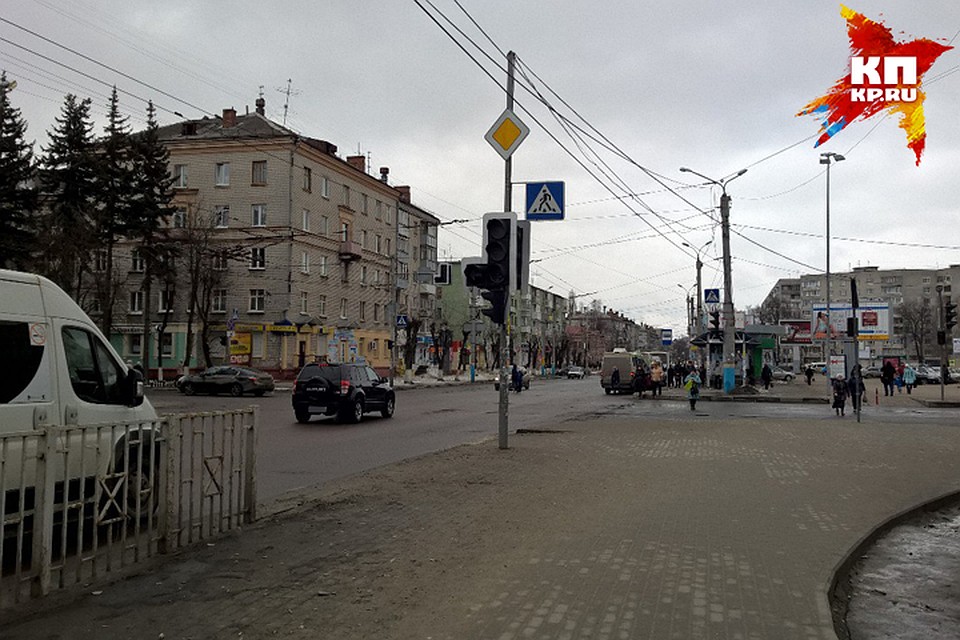 Светофоры на перекрестке улиц Ульянова и Куйбышева не работают второй день.