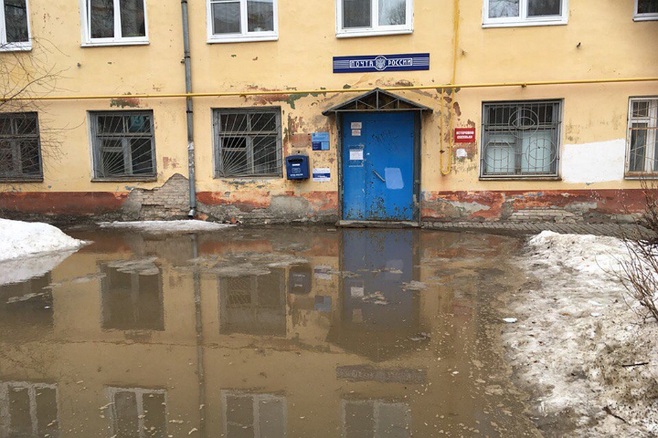 Весеннее половодье началось на улицах Нижнего Новгорода. Фото: Сергей КАЛИНОВ