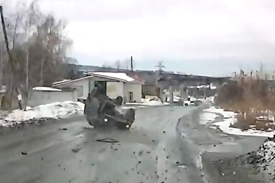 Водитель уцелел.