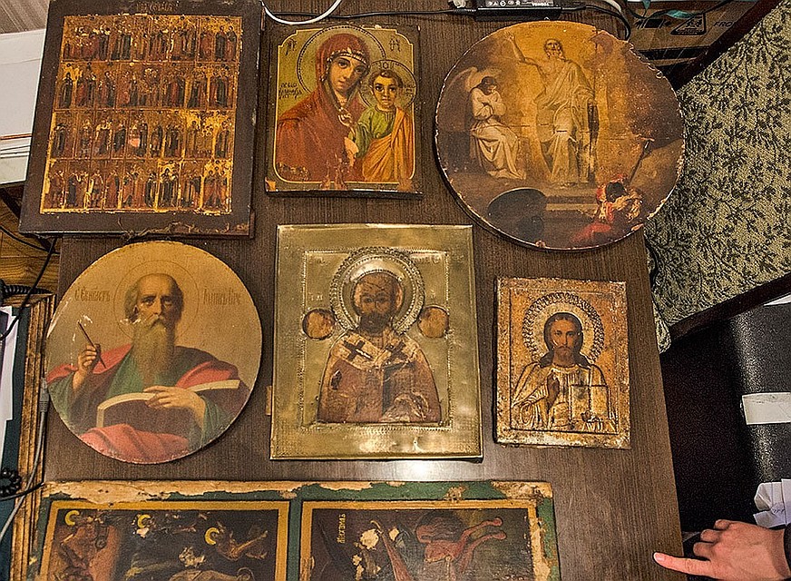 Не исключено, что какие-то из икон числятся как украденные