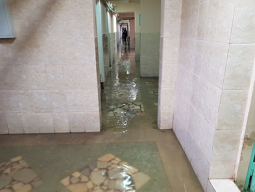 В Саратове вновь затопило районную больницу в Жасминке