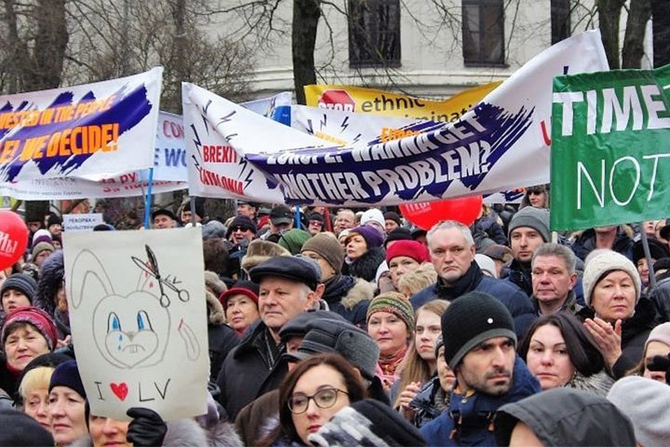 В Риге прошла акция протеста против перехода к обучению на латышском языке. Фото: с сайта BaltNews.lv