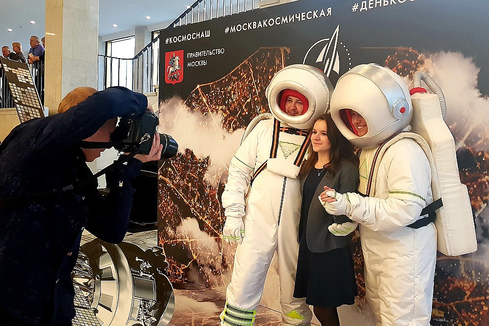 В Государственном Кремлевском дворце поздравили лучших работников ракетно-космической отрасли.