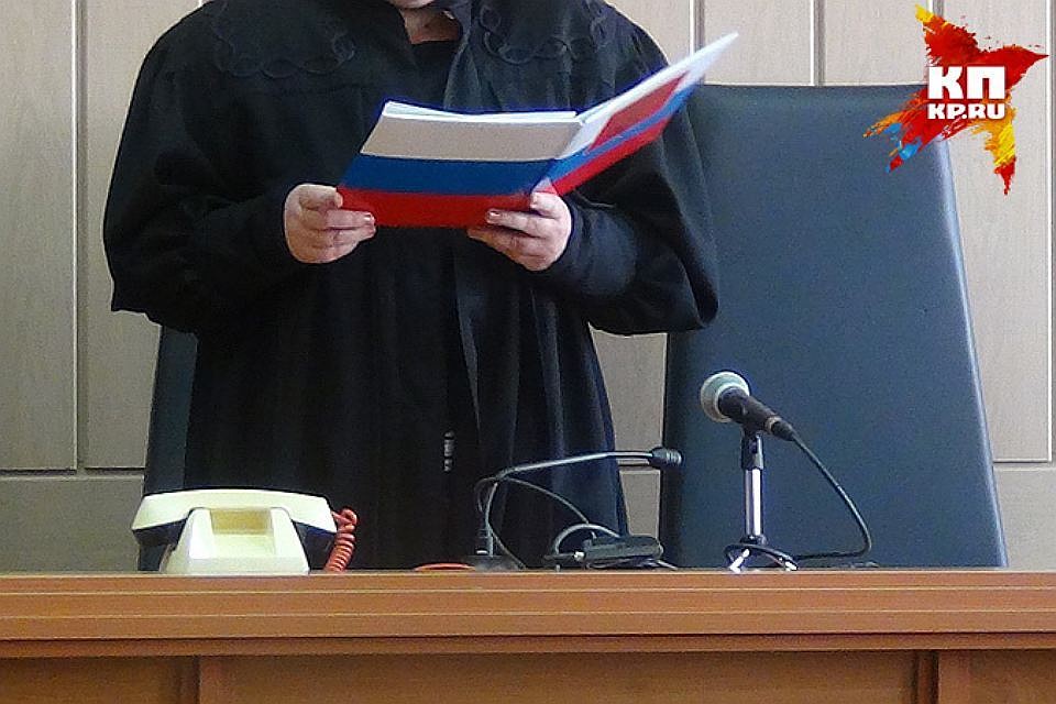 В суде решили закрыть дело в связи с примирением пожилого мужчины со своей дочерью.