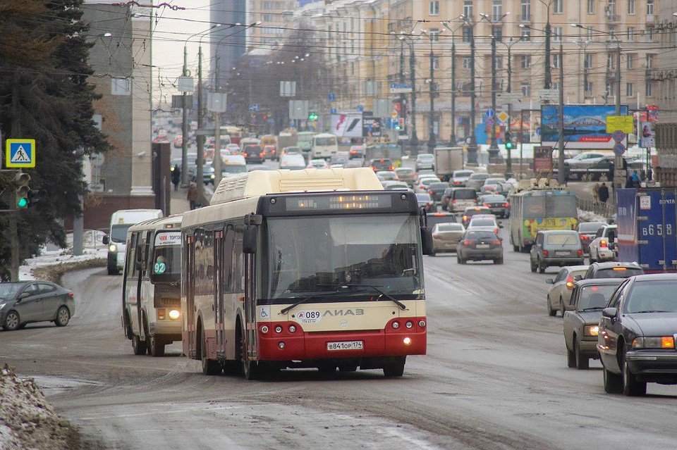 Весь общественный транспорт ходит по городу незаконно.