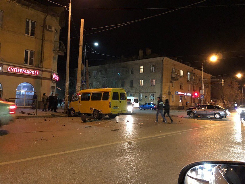 Как сообщают очевидцы, пострадавших в ДТП быть не могло