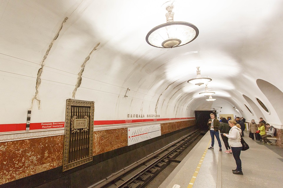 Петербургская подземка просто делает ремонт.