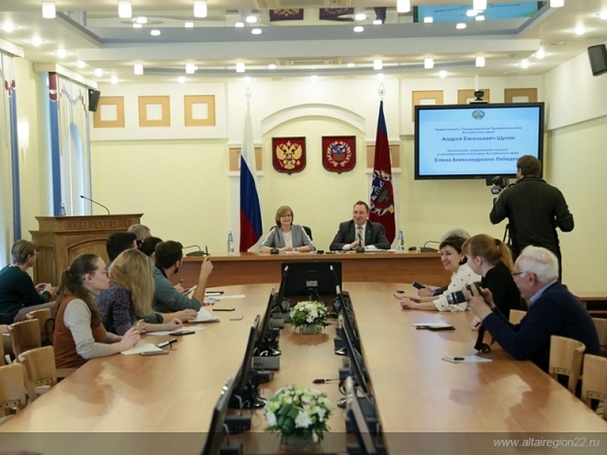 Добровольцы участвуют в устранении последствий паводка на Алтае